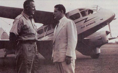 創業者、De Havilland Dragon